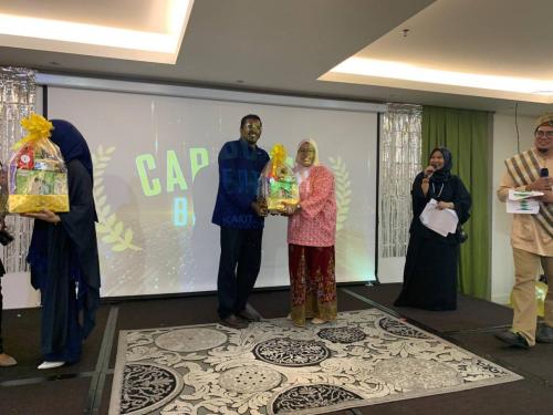 photo 6138544062228183228 y