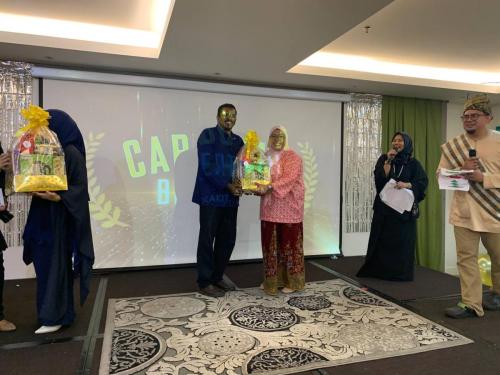 photo 6138544062228183229 y