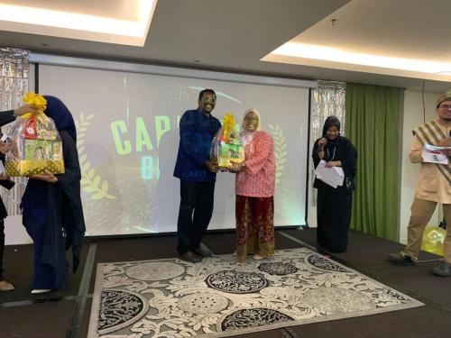 photo 6138544062228183231 y