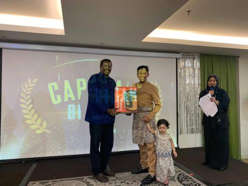 photo 6138544062228183233 y