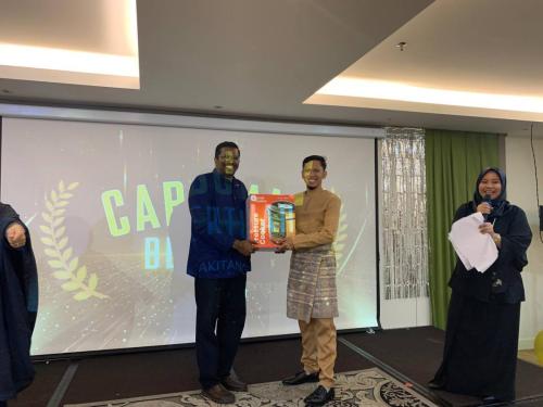 photo 6138544062228183235 y