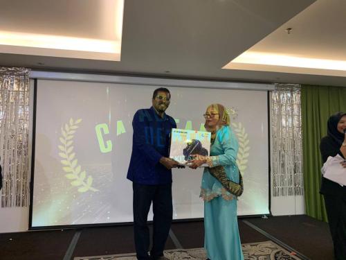 photo 6138544062228183240 y