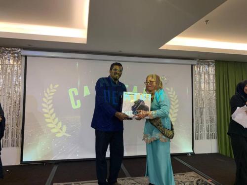 photo 6138544062228183243 y