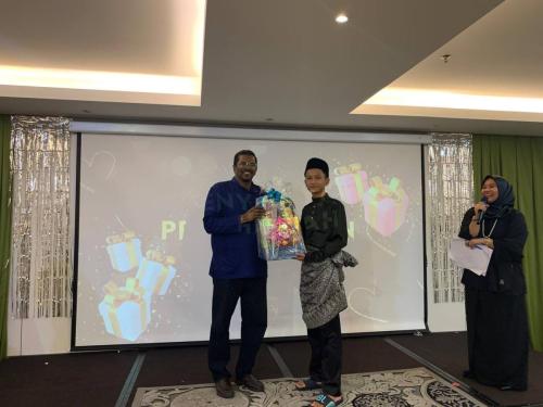 photo 6138544062228183249 y