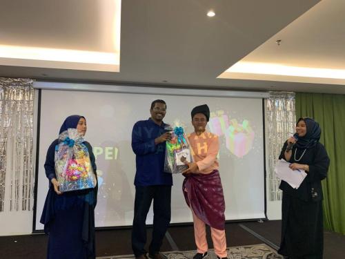 photo 6138544062228183254 y