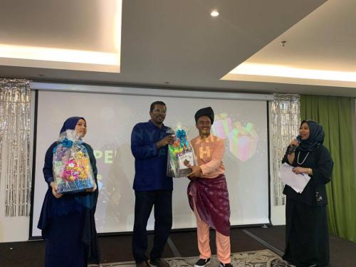 photo 6138544062228183255 y