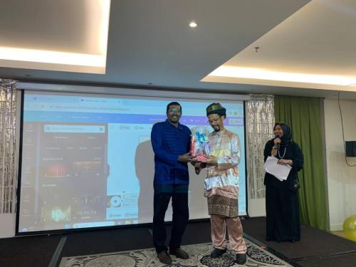 photo 6138544062228183258 y