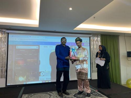 photo 6138544062228183259 y