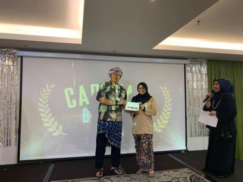 photo 6138544062228183262 y