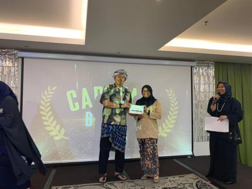 photo 6138544062228183263 y