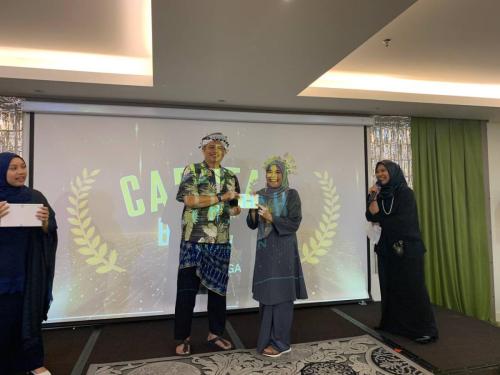 photo 6138544062228183265 y