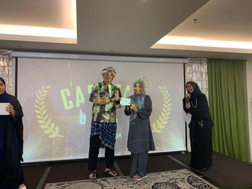 photo 6138544062228183266 y