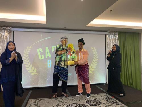 photo 6138544062228183269 y