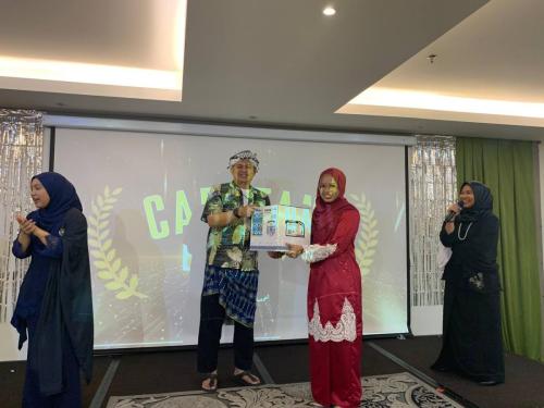 photo 6138544062228183272 y