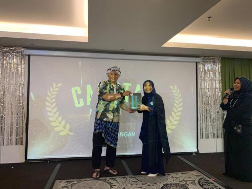 photo 6138544062228183274 y