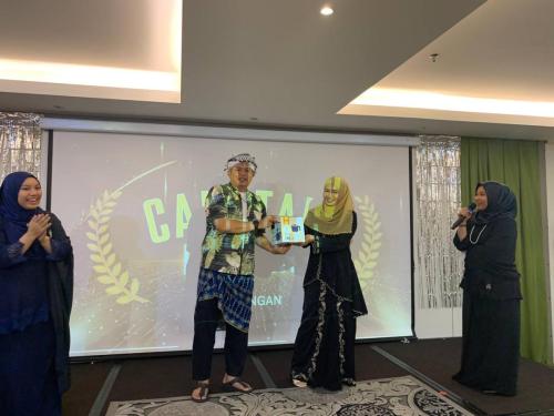 photo 6138544062228183277 y