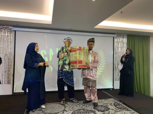 photo 6138544062228183279 y