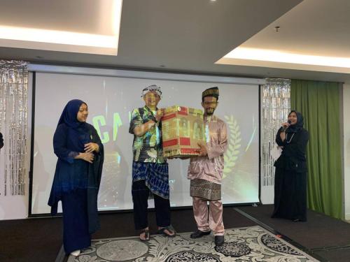 photo 6138544062228183280 y