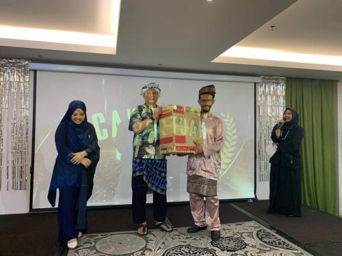 photo 6138544062228183281 y