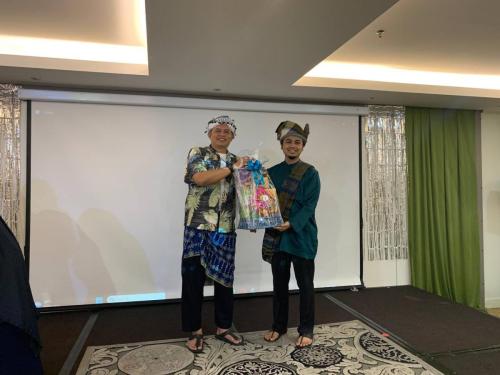 photo 6138544062228183288 y