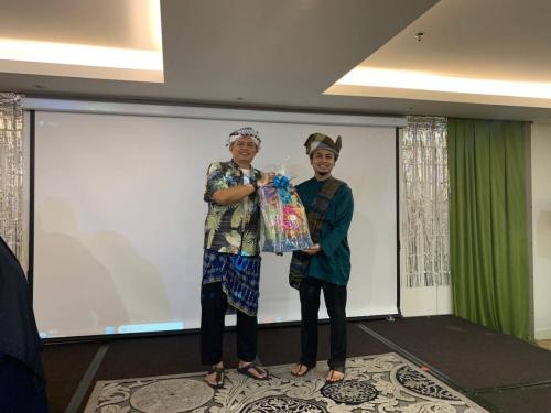 photo 6138544062228183289 y