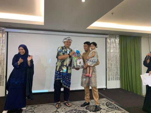 photo 6138544062228183291 y