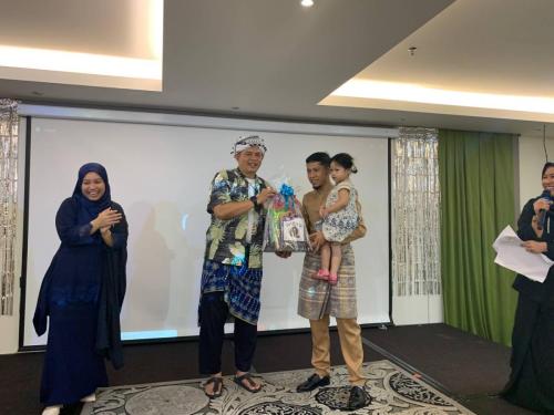 photo 6138544062228183294 y