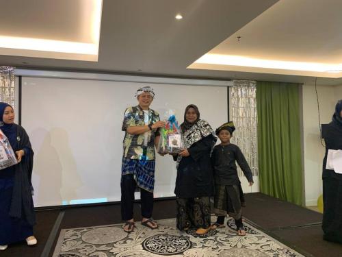 photo 6138544062228183296 y