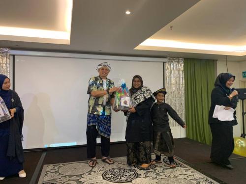 photo 6138544062228183298 y