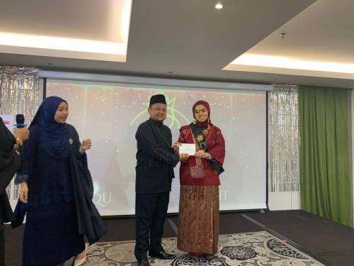 photo 6138544062228183300 y