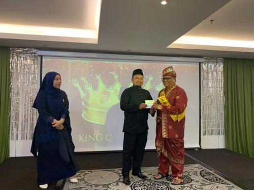 photo 6138544062228183307 y