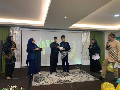 photo 6138544062228183308 y