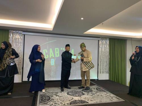 photo 6138544062228183310 y