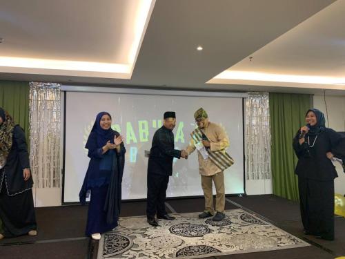 photo 6138544062228183313 y