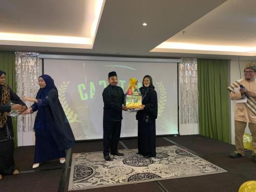 photo 6138544062228183315 y