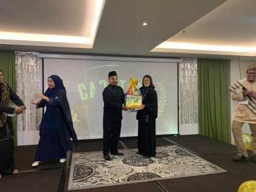 photo 6138544062228183316 y