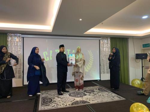 photo 6138544062228183318 y