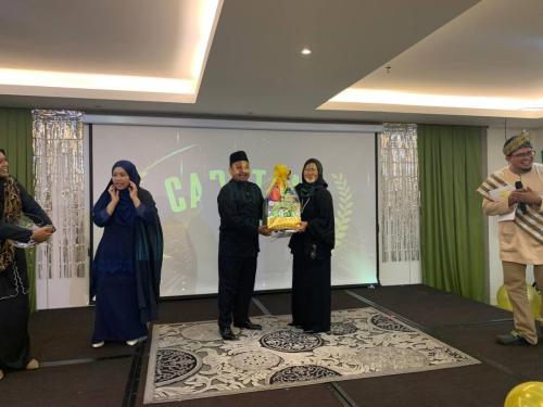 photo 6138544062228183319 y