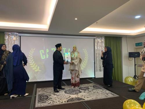 photo 6138544062228183320 y