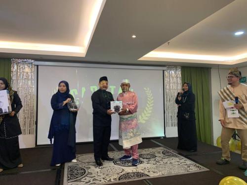 photo 6138544062228183322 y