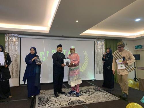 photo 6138544062228183323 y