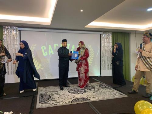 photo 6138544062228183324 y