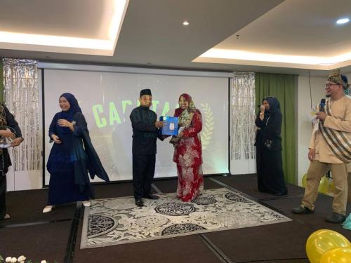 photo 6138544062228183325 y