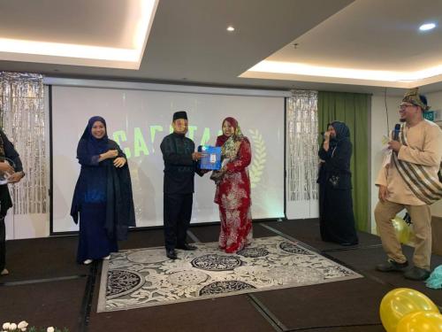 photo 6138544062228183326 y