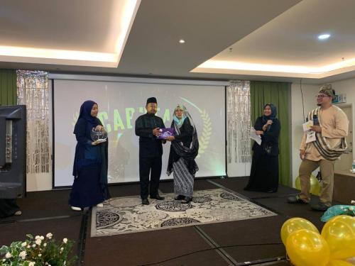 photo 6138544062228183328 y