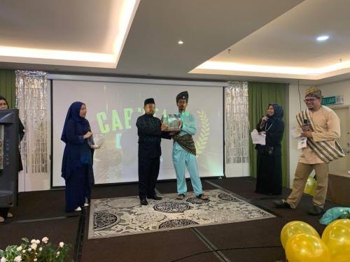 photo 6138544062228183335 y