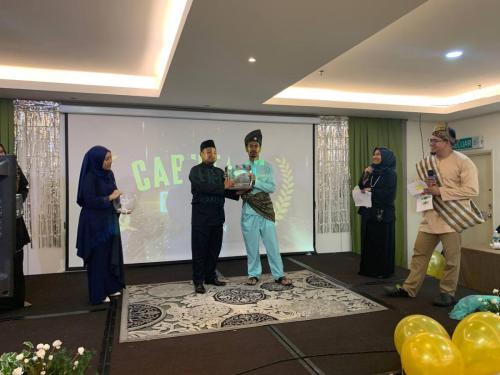 photo 6138544062228183336 y