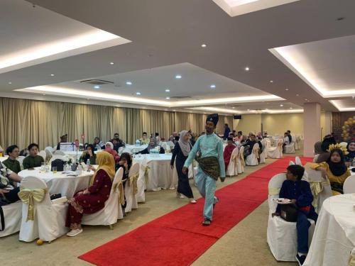 photo 6138544062228183337 y