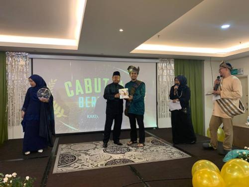 photo 6138544062228183338 y