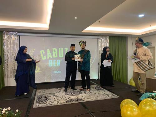 photo 6138544062228183339 y